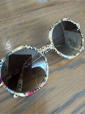Krewe in Poppy Round Tortoiseshell Oversized Sunglasses - Neutral & Pink Accents